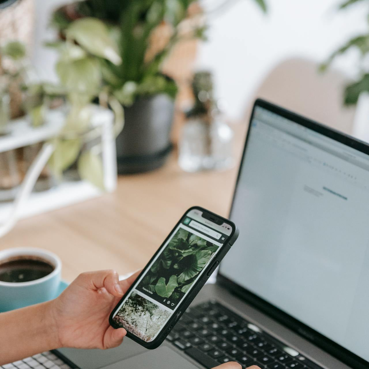 Cell phone and iPad being used simultaneously