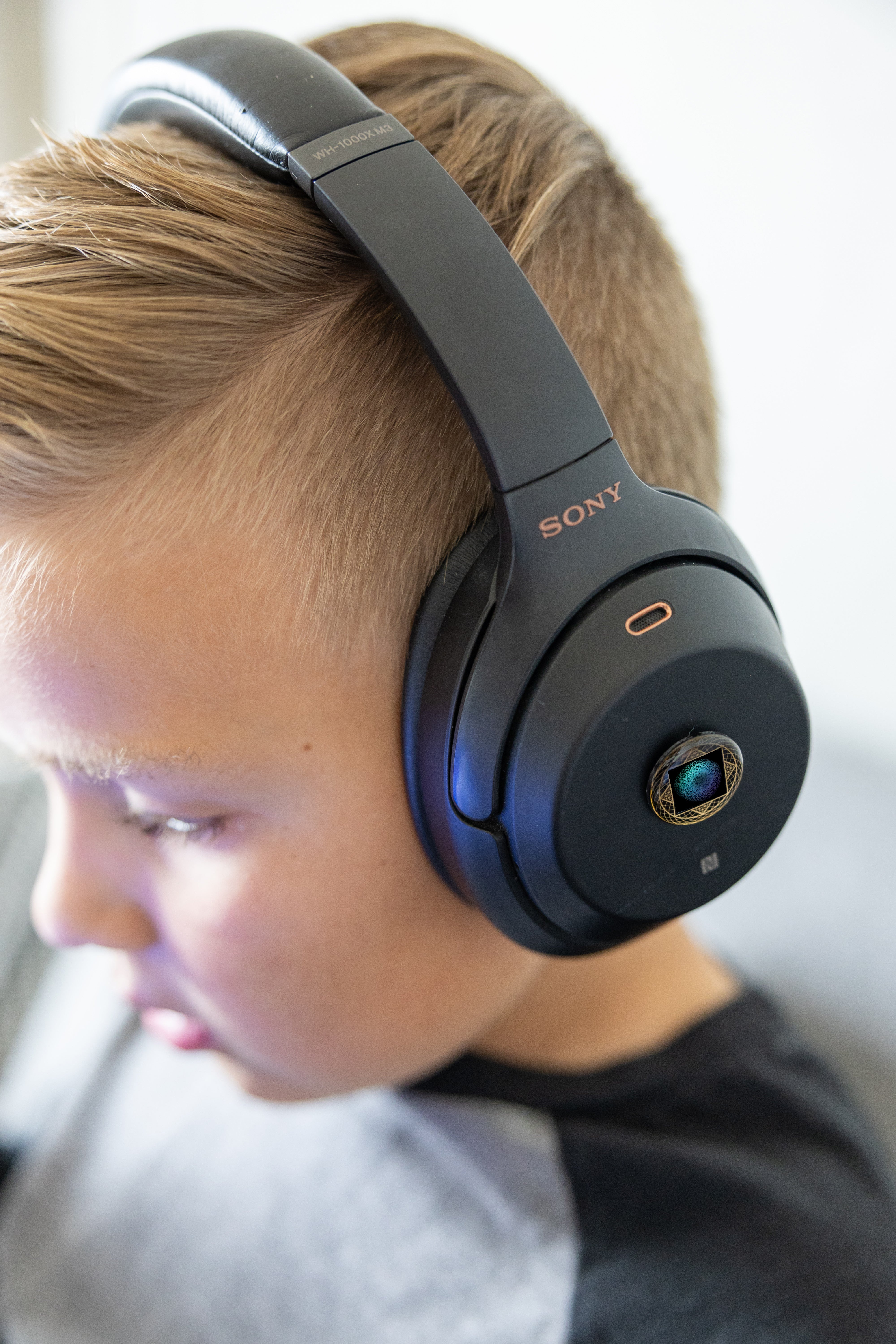 Aires Lifetune One on headphones